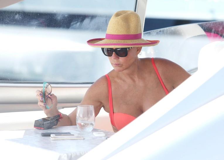 Лепа Брена летува на нова јахта- „Лејди Би“ изгледа како луксузен хотел (ФОТО)