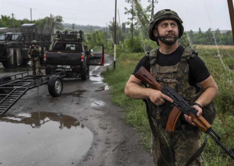 Украина предупредува на нова руска тактика: Со дронови гаѓаат цивили (ВИДЕО)
