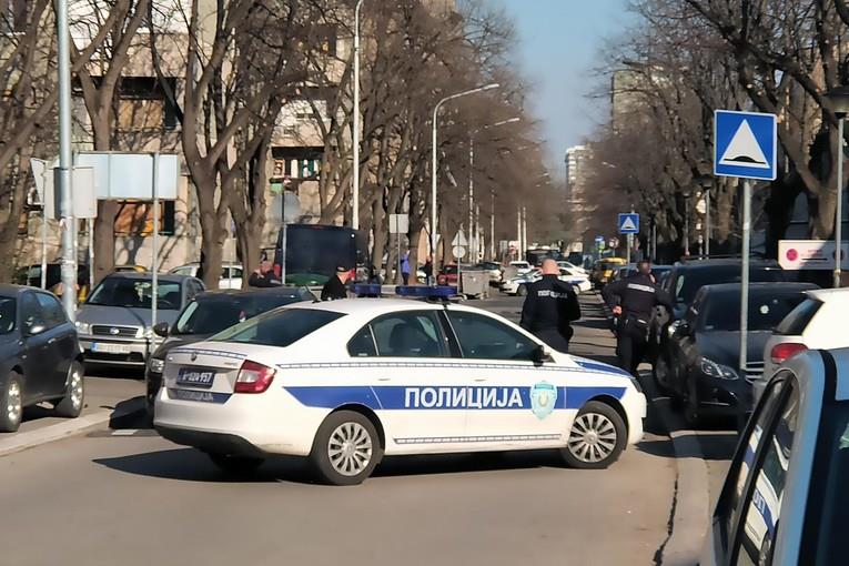 Маж во Србија загина од струен удар додека го миел автомобилот