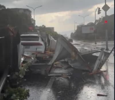 Силно невреме го зафати Скопје, пожар избувна во Карпош 4 