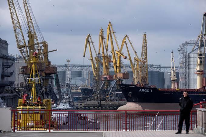 Русија: Нападнавме бродови со воена опрема во украинските пристаништа