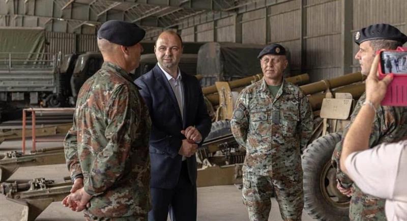 Мисајловски во посета на артилерискиот баталјон и увид на градежните активности во касарната „Мирче Ацев“ во Прилеп