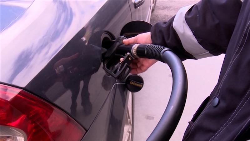 Горивата засега остануваат најевтини во регионот, Владата ја следи состојбата на светските пазари