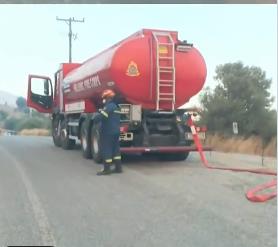 Тројца грчки пожарникари загинаа во пожари што се закануваат на делови од јужна Европа