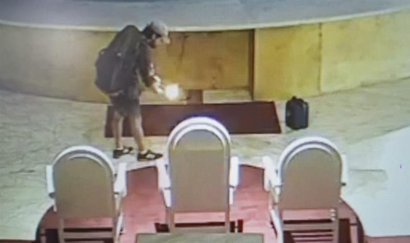 По истрага е Полјакот кој запали олтар и вандализира црква во Меѓугорје (ВИДЕО)