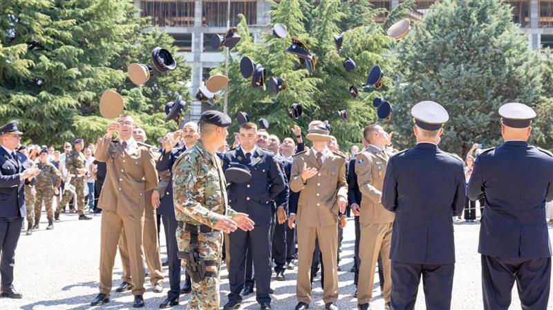 Промовирани нови 53 офицери на Воената академија 