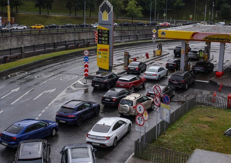 Русија ја продолжи забраната за извоз на гориво 
