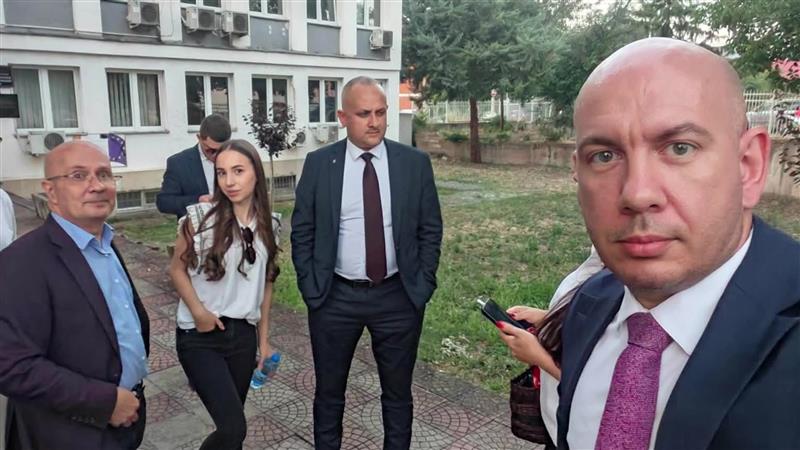 Како бугарски пратеници со судска забрана влегоа во Македонија?
