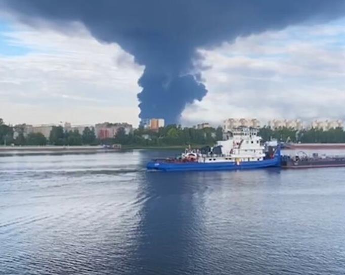 Украина погоди две големи руски рафинерии оддалечени стотици километри од границата