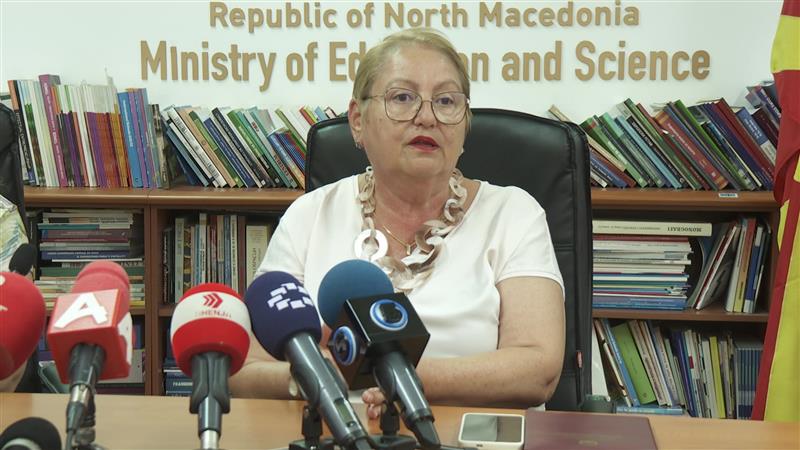 Шокантни податоци за намалувањето на бројот на првачиња: Годинава ќе има околу 3.000 помалку од лани, соопшти Јаневска