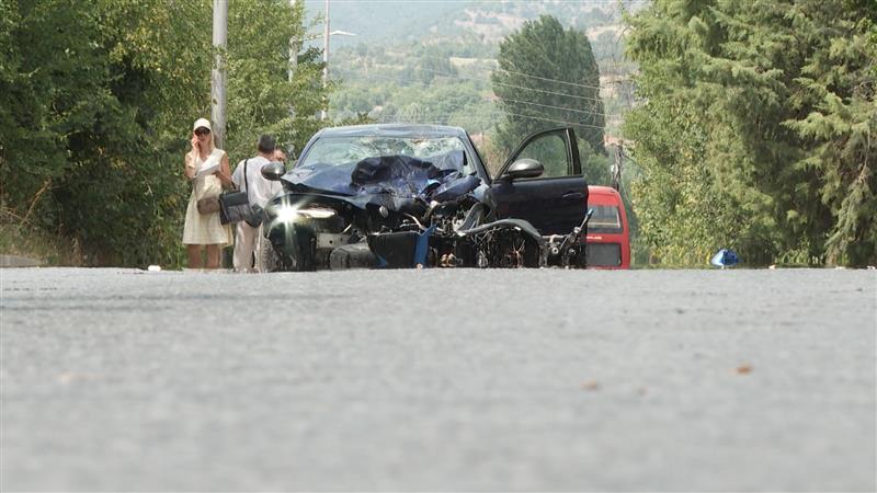 19 годишник со мотоцикл загина при судир со автомобил Алфа Ромео со италијански ознаки на ул. Радишанска 