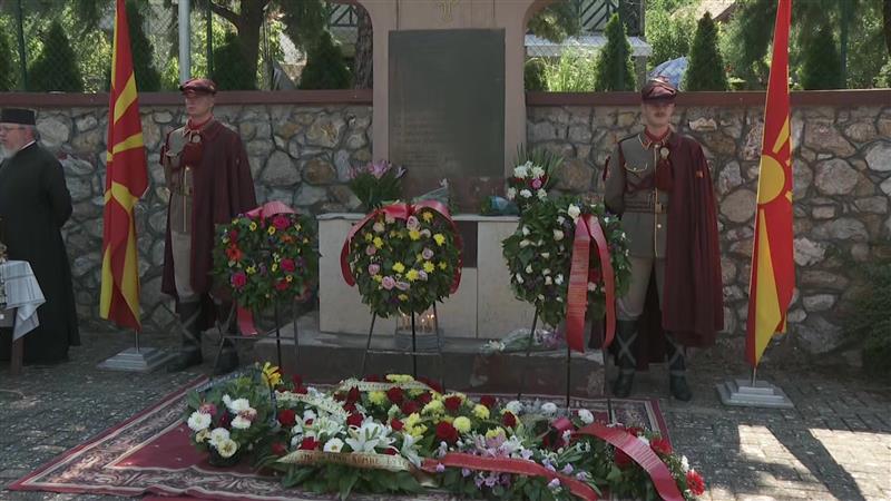 25 години од загинувањето на 8 бранители кај Љуботенски Бачила,цвеќе  се положи и пред споменикот  во селото Љубанци