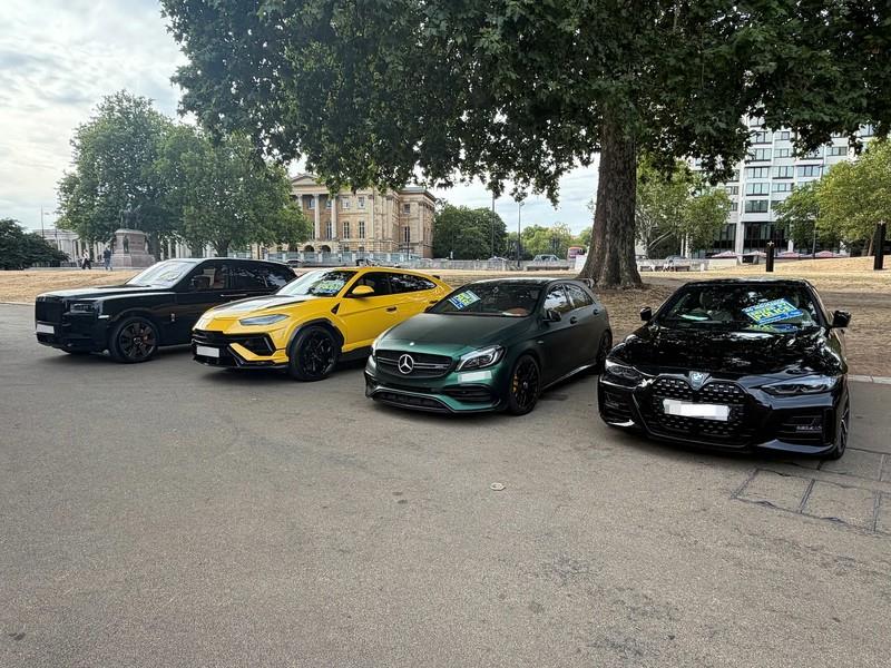 Фото:Во Лондон запленети 90 луксузни автомобили, вклучително и „Ферари“ вредно 3,7 милиони