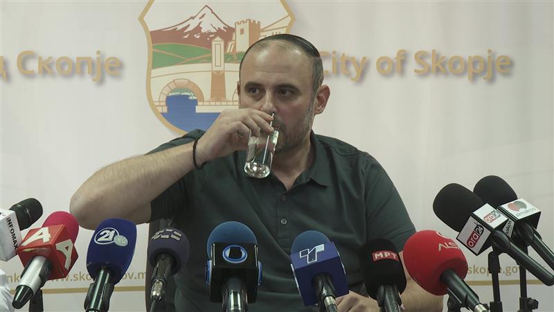 Непоткрепена порака за ешерихија коли во водата за пиење шири паника низ Скопје, остар демант од Град Скопје