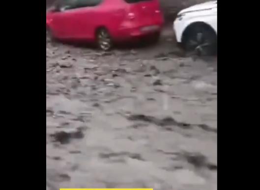 Видео: Поплави во Шпанија, загинаа две жени, седум региони се под предупредување.