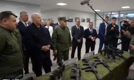 Лукашенко доби пушка на подарок: „Не за војна... За безбедност во мир!“