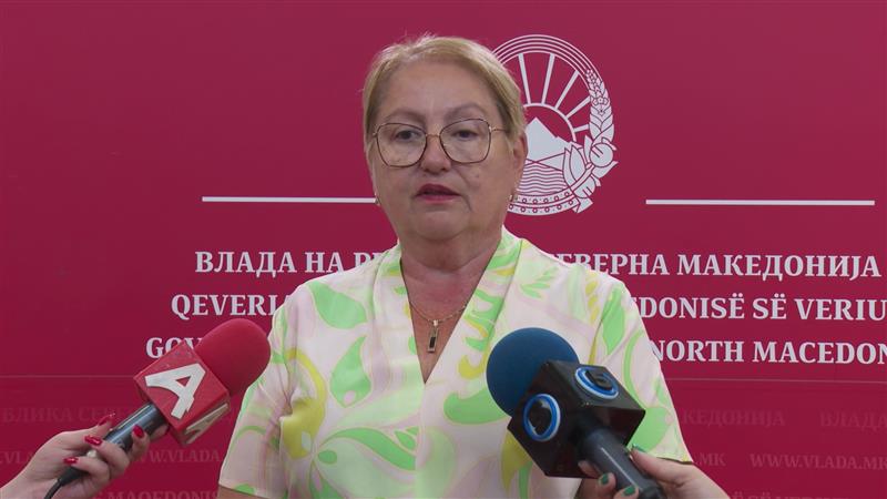 Почна првиот уписен рок на УКИМ: Идните бруцоши ги предадоа документите на факултетите