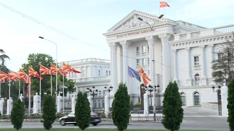 Владата во вторник на седница ќе ја донесе мерката „училишна кошничка“