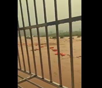 Видео: Поплави во Кина, евакуирани 54000 жители