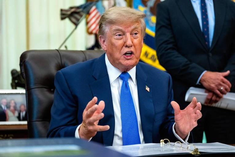 Трамп најави нови царини за Канада- двојно повеќе за сите автомобили, камиони , автоделови...