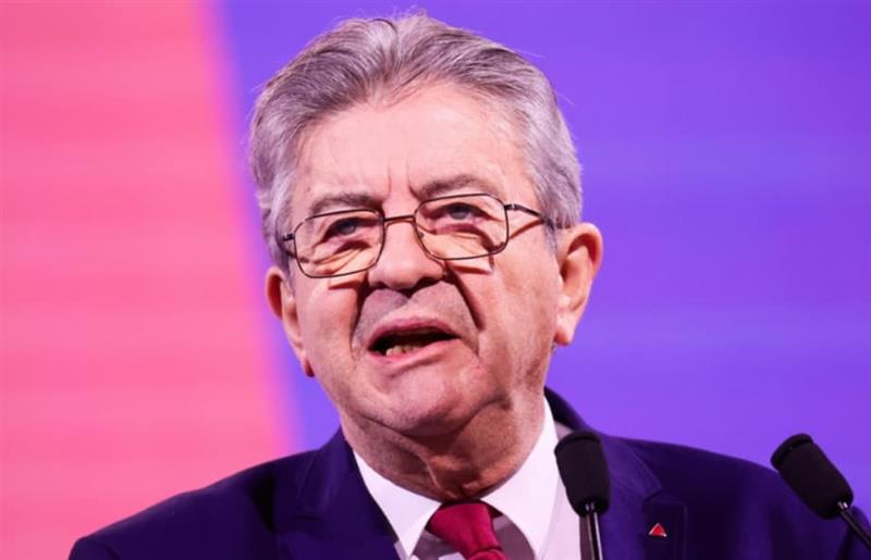 Нова анкета во Франција: Води Ле Пен, главе ривал ѝ е радикален левичар 