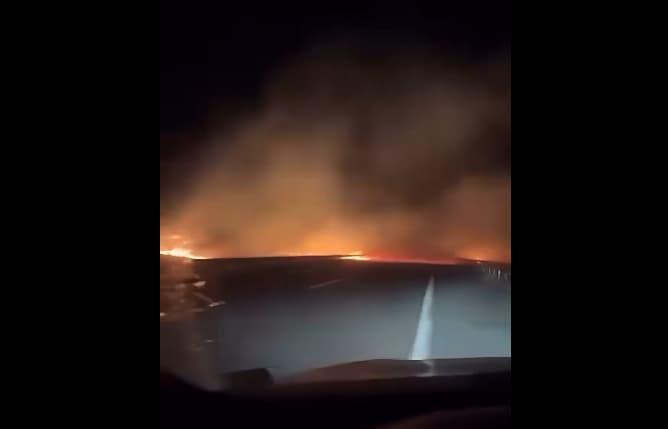 Пожар на експресниот пат Штип- Кочани, сообраќајот во прекин (ВИДЕО) 
