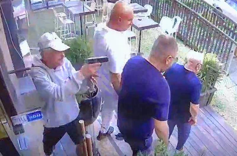 Видео18+: Брутално ликвидиран израелски криминалец среде бел ден 