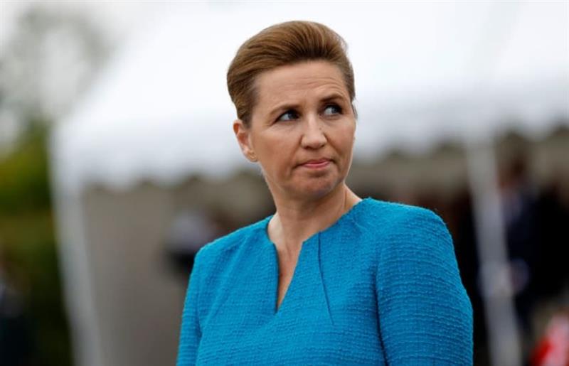 Данската премиерка ја покажа преписката со пластичниот хирург- одбива понуда за „мала корекција“ 