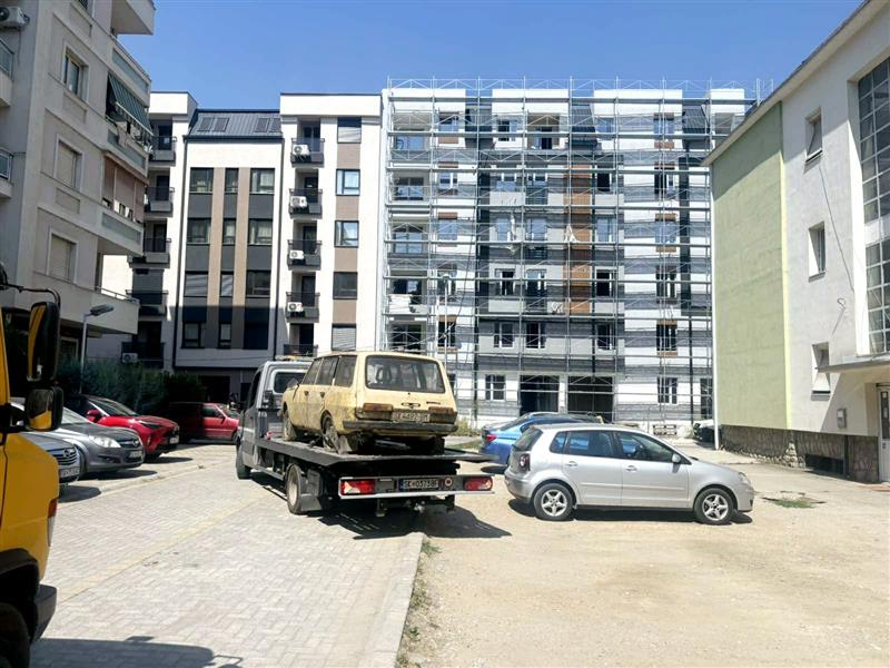 Општина Аеродром отстранува хаварисани возила од јавните површини