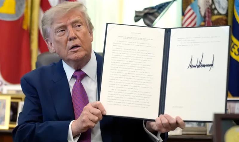 Официјално: Трамп го смени името на езерото Онтарио, за инат на Канаѓаните (ВИДЕО)