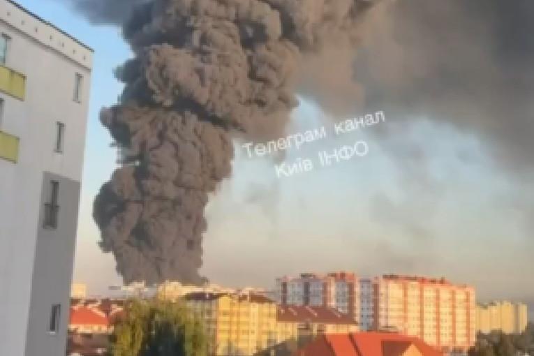 Најмалку 27 загинати во руски напад во близина на Буча- силнит еексплозии траеле со часови (ВИДЕО)