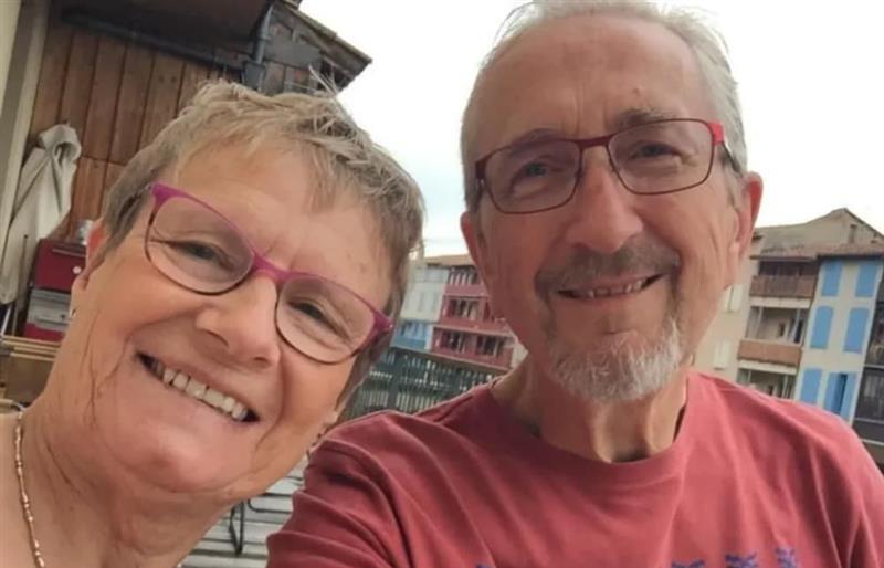 Сопругот ѝ починал за време на лет, а таа ја скршила карлицата- сега ја тужи компанијата 