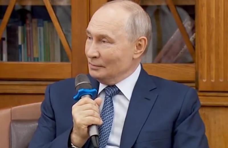 Путин се обиде да им објасни на студентите зошто ја нападнал Украина: Орки распарчуваат мечки (ВИДЕО)