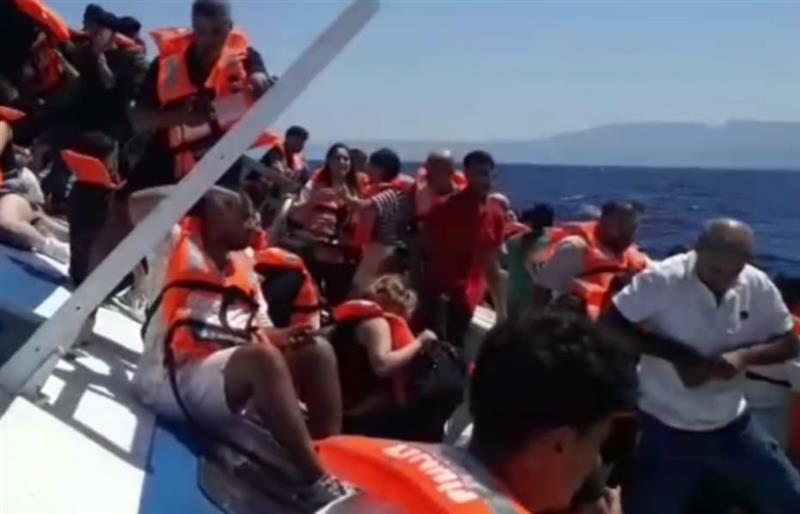 Патнички брод со над 250 туристи се преврте во близина на Кипар (ВИДЕО)