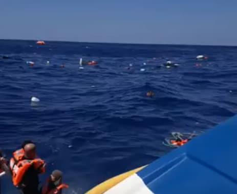 Расте бројот на жртви во превртениот ферибот близина на Кипар- најмалку 20 патници се исчезнати (ВИДЕО)
