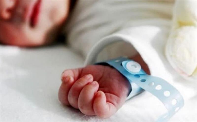Родители си го оставиле своето новороденче, па на полицијата ѝ рекле дека го нашле покрај пат- сега донесоа чудна одлука