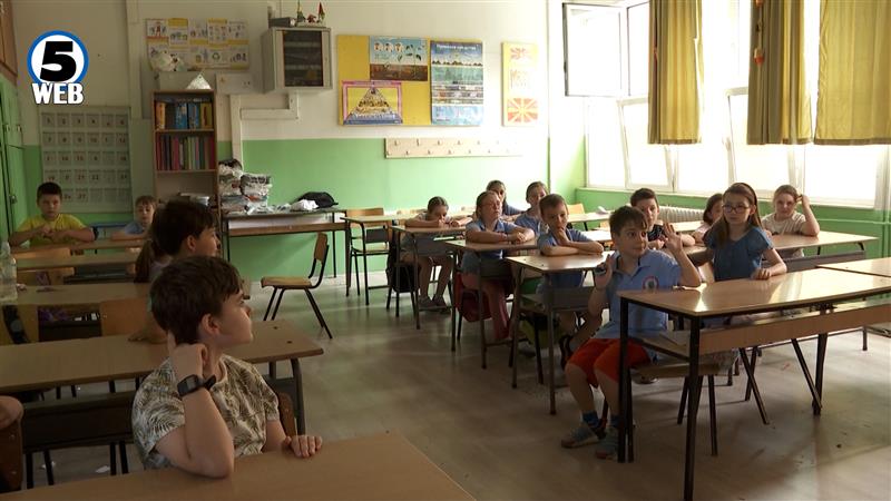 Во СОНК задоволни што нема отпуштања на наставници и покрај намалувањето на паралелките