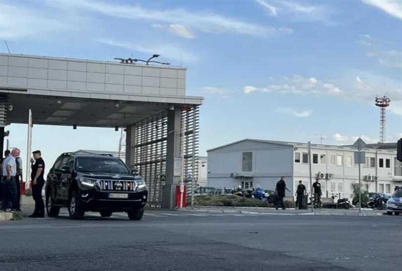 Авионот со телото на Ратко Младиќ пристигна во Белград, најавени се собири