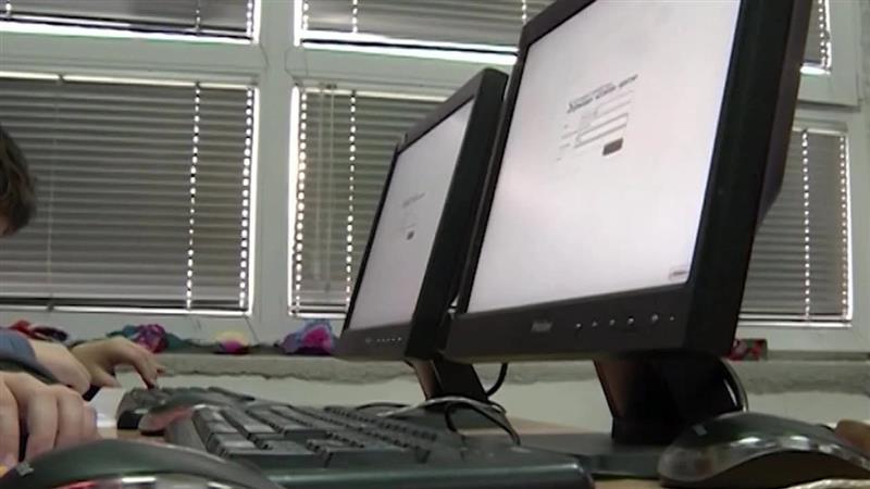 Деветто одделенците со дигитални учебници по математика и хемија