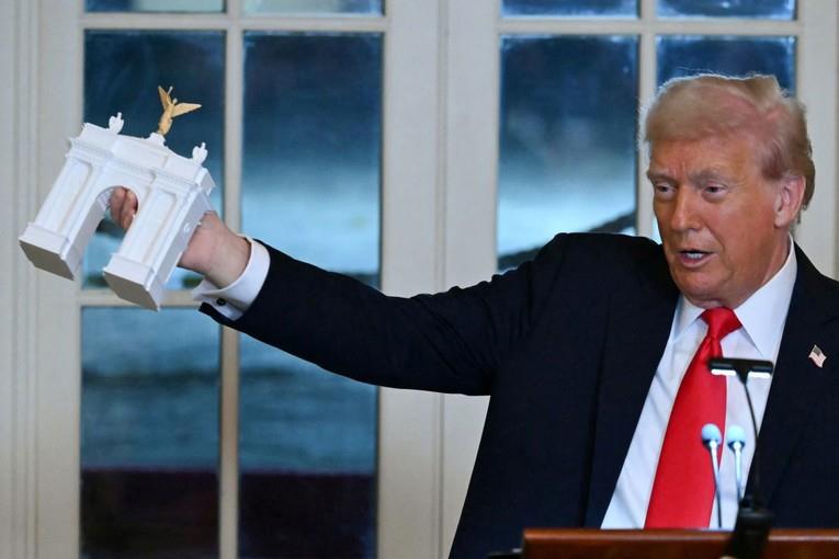 Трамп ќе гради триумфална капија, висока 76 метри- нема ни дозвола, ниту одобрение (ФОТО)
