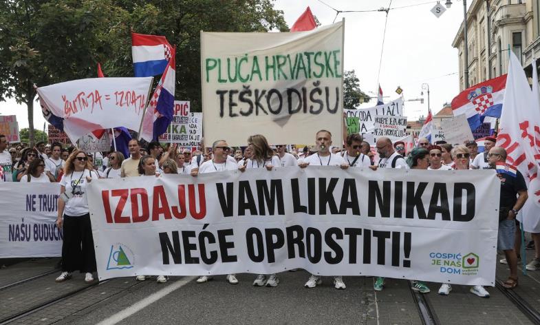 Протест „Марш за Лика, марш за Хрватска“ во Загреб, за нелегално исфрлени 33.000 тони опасен отпад  