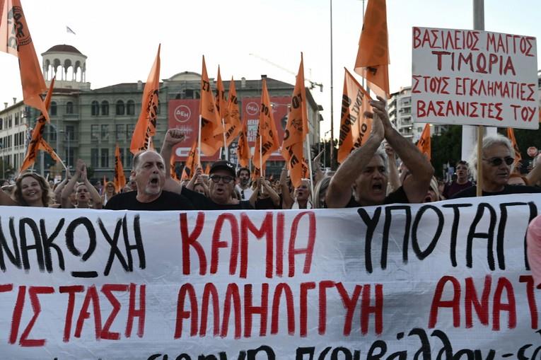 Мицотакис со план за зголемување на платите и пензиите: 400 евра повеќе за пензионерите и 500 за јавната администрација 