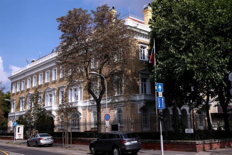 Унгарија протера десет руски дипломати, Захарова се закани: Одговорот ќе боли
