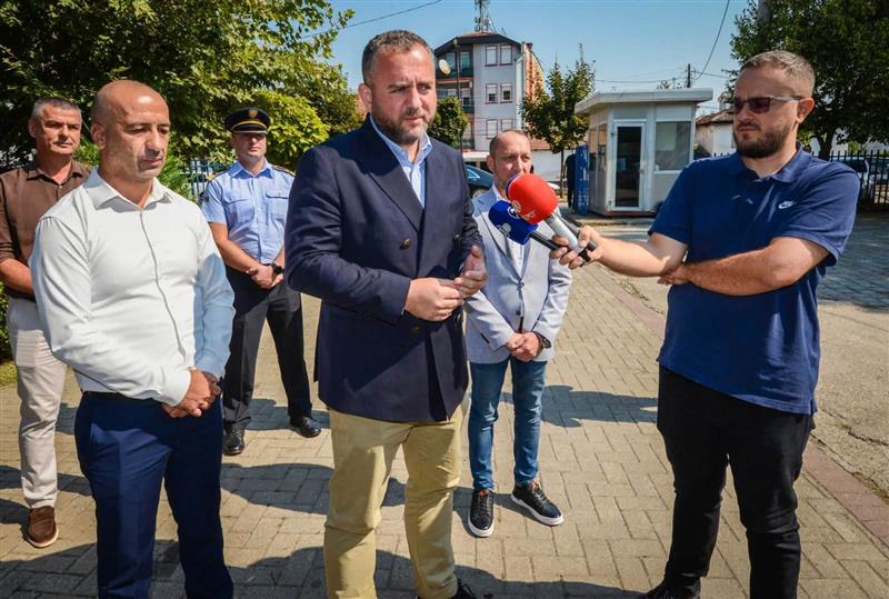 Тошковски во посета на Универзитетот во Тетово и СВР Тетово