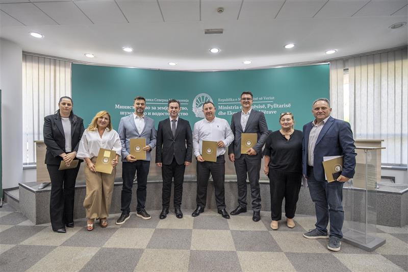 Министерот Серафимовски потпиша девет договори за промоција на домашното производство и развој на руралните средини