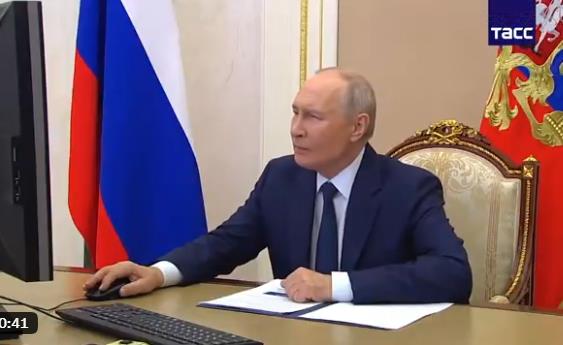 Видео:  Путин гласаше преку интернет на изборите во Русија, видеото стана хит.
