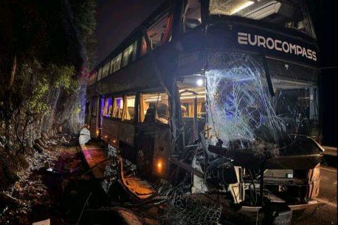 Несреќа во Црна Гора:Карпа падна врз автобус полн со ученици на екскурзија, има повредени