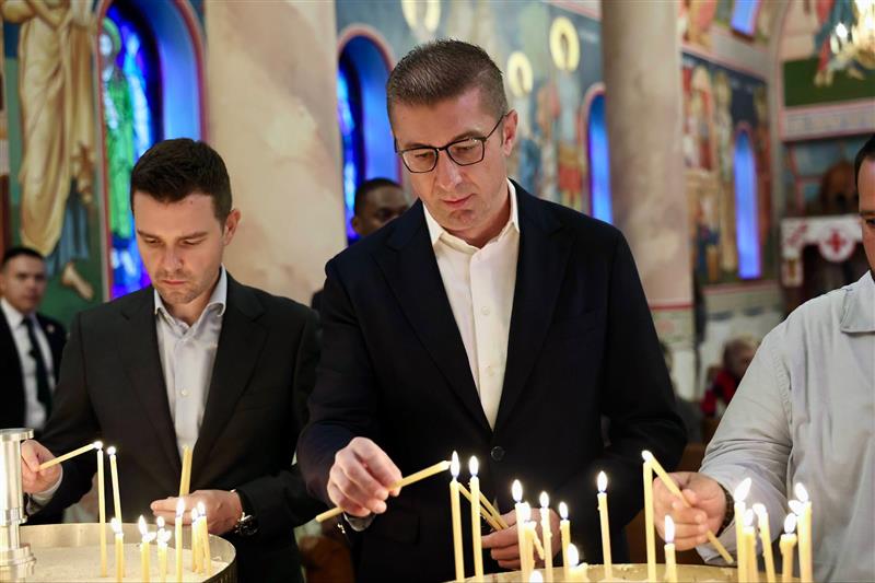Мицкоски на литургија во црквата „Св. Кирил и Методиј“ во Њу Џерси и средба со македонска заедница.