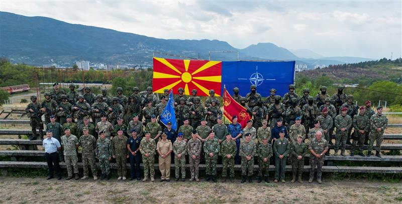Ешалонот од национални воени претставници при Врховниот штаб на Сојузничките сили во Европа во посета на Армијата