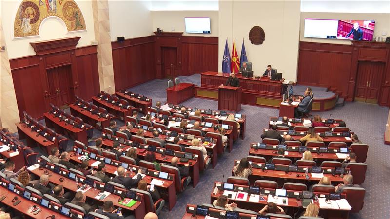 Финансирањето на прославата за независнота, демографијата во фоксуот на пратеничките прашања